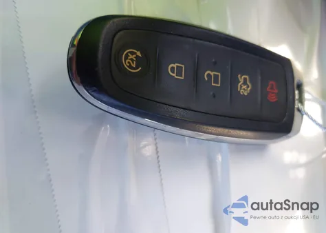 2017 Ford Escape Titanium z USA, uszkodzony, nr VIN 1FMCU9J96HUF08797